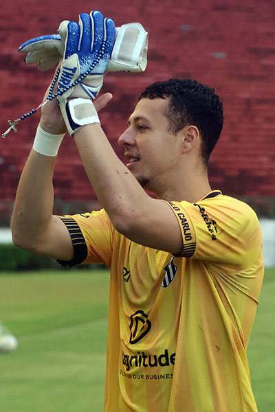 Destaque do Tupi, goleiro João Caniato inicia desafio em time paulista 1 uploads Leonardo 08.11.25 08.26.07 TUPI 1x0 ESSUBE LEONARDO COSTA 26