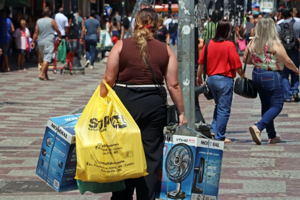Com temperaturas de até 40° C em Juiz de Fora, procura por ventilador e ar-condicionado aumenta 1 ventilador juiz de fora