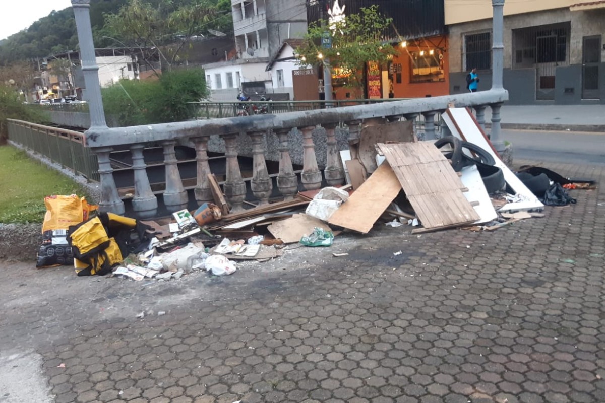 Bota-fora irregular de entulho preocupa moradores do Bairro Santa Luzia