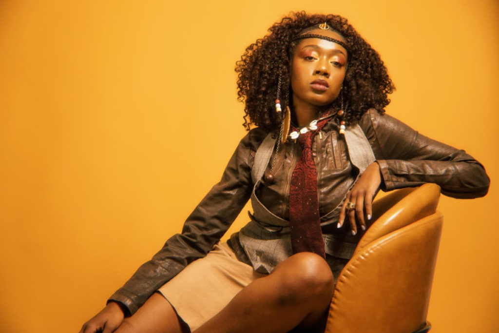 Exposição 'Textura do orgulho' discute identidade e ancestralidade da mulher negra a partir da moda 3 Exposição “Textura do Orgulho” discute identidade e ancestralidade da mulher negra a partir da moda