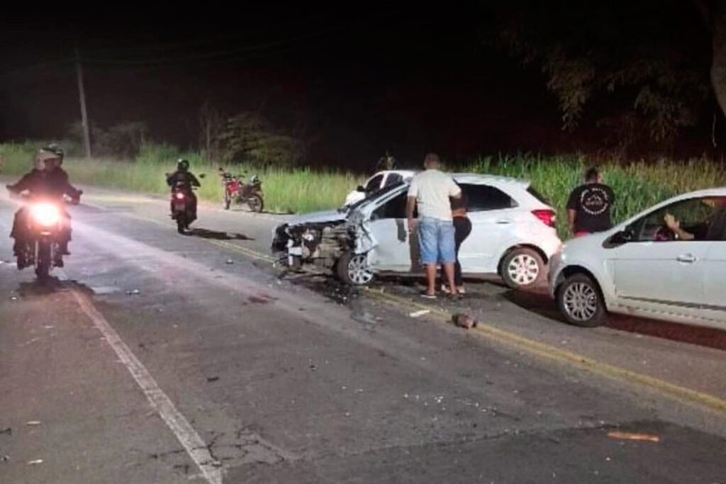 Motociclista tenta ultrapassagem e morre durante acidente na Zona Sudeste 2 Motociclista tenta ultrapassagem e morre durante acidente na Zona Sudeste