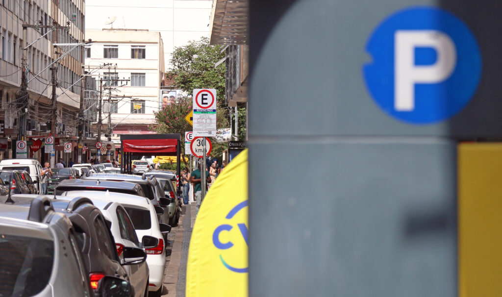 Após 10 dias, cobrança na Área Azul é retomada 1 Após 10 dias, cobrança na Área Azul será retomada na segunda-feira