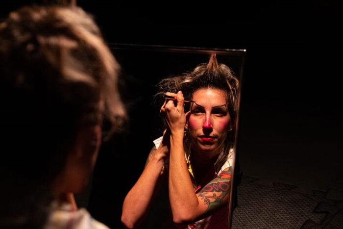Conheça Deborah Lisboa: professora de circo e intérprete da palhaça Magrela 1 deborah
