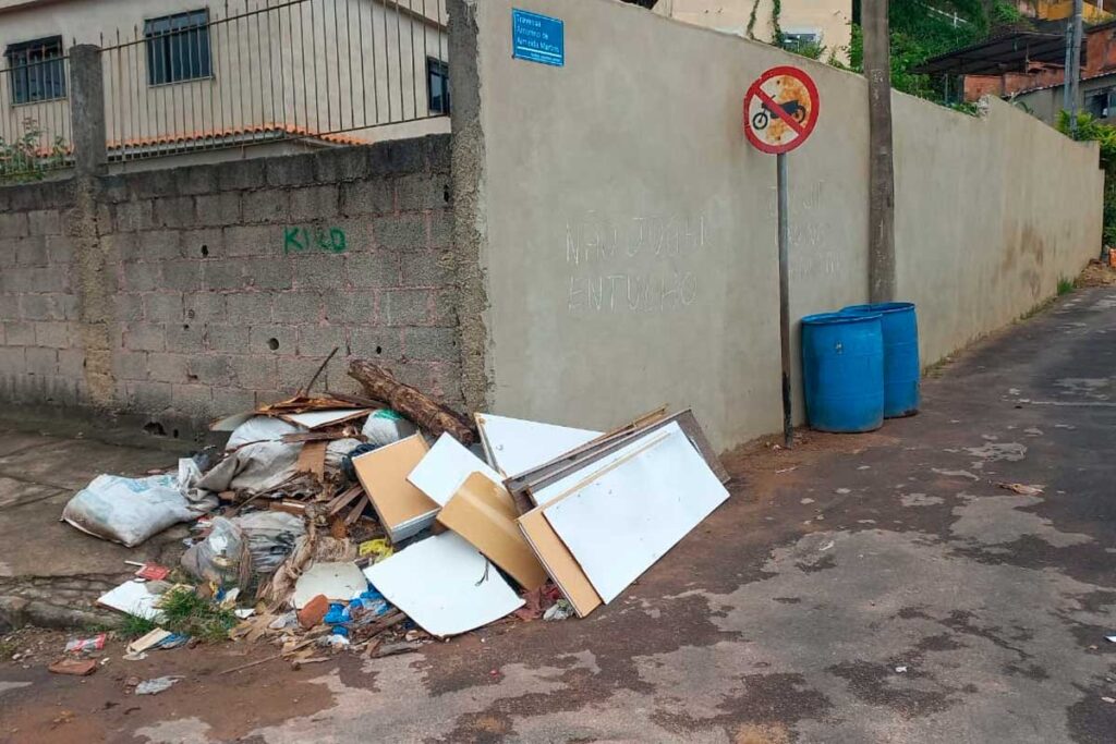 Descarte irregular de entulho é denunciado no São Judas Tadeu 1 DESCARTE-IRREGULAR