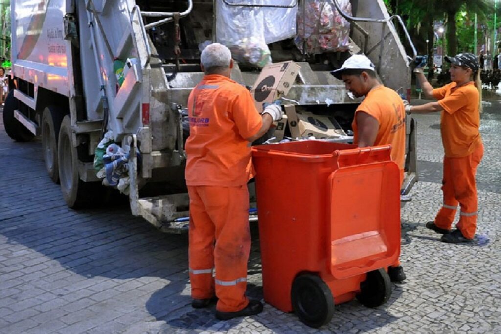 Coleta de lixo é suspensa no feriado de 1º de maio
