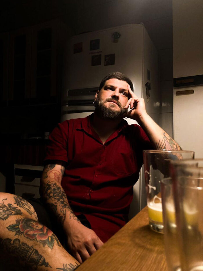 Conheça Guilherme Melich: artista plástico e músico punk com traços marcantes 1 guilherme melich
