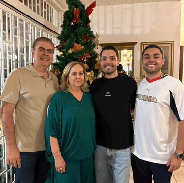Leandro e Lidia Fortuna com os filhos Lucas e Lauro 291225 Giglia 1