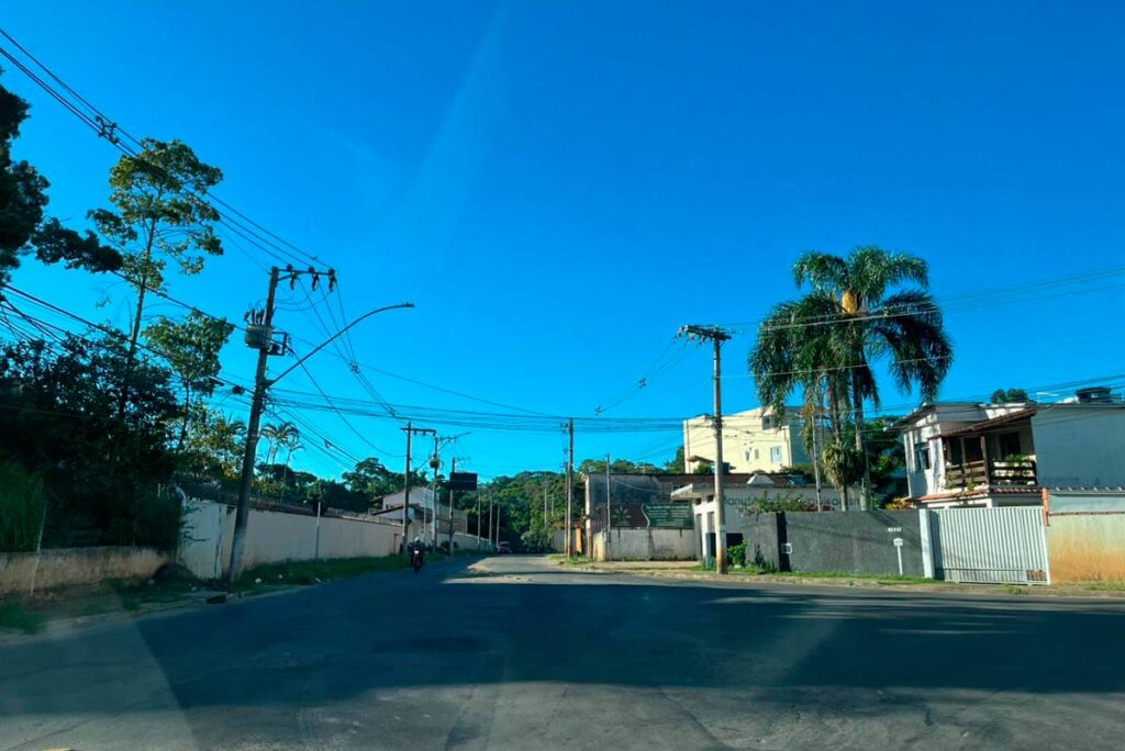 Rotatória da Avenida Eugênio do Nascimento segue sem sinalização no Aeroporto 2 ROTATORIA APAGADA