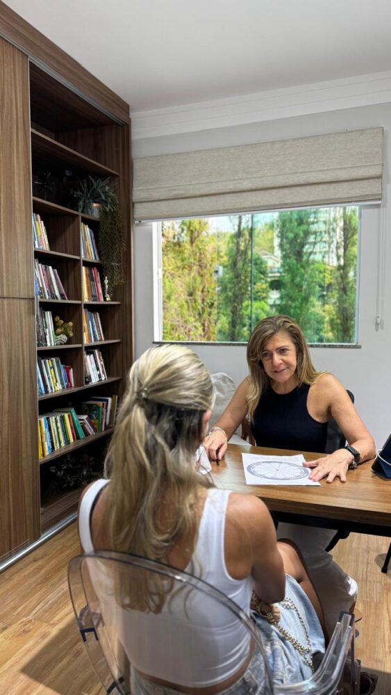 O sucesso começa pelo autoconhecimento: por que nenhuma mulher sustenta um negócio sem olhar primeiro para si 2 WhatsApp Image 2026 01 06 at 11.44.14