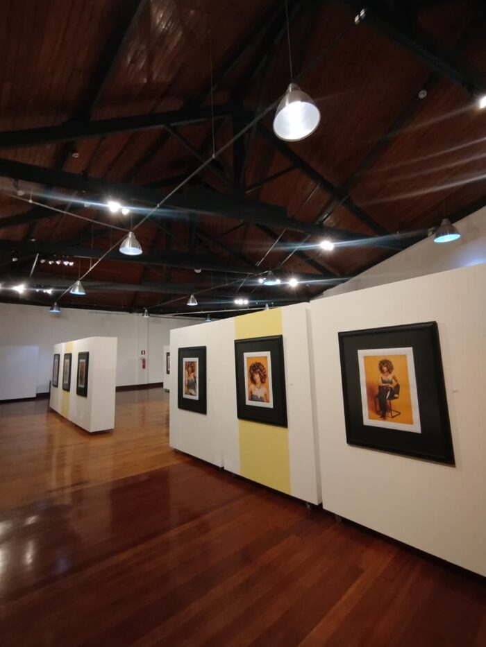 Exposição 'Textura do orgulho' discute identidade e ancestralidade da mulher negra a partir da moda 2 Exposição “Textura do Orgulho” discute identidade e ancestralidade da mulher negra a partir da moda