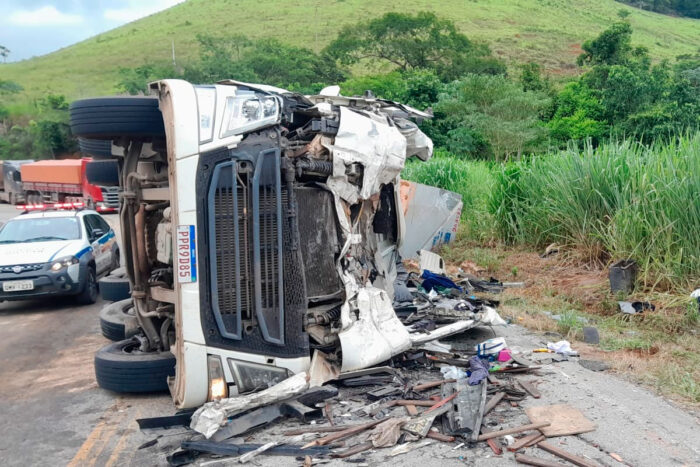 acidente carreta pmr