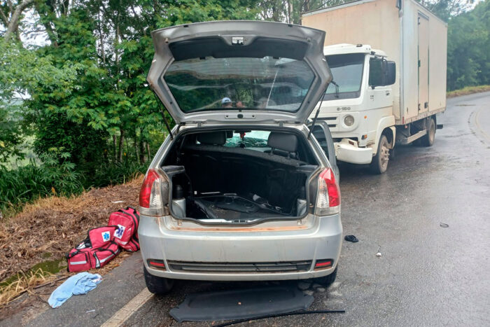 Colisão entre carro e caminhão deixa cinco feridos na MGC-482, em Itaverava