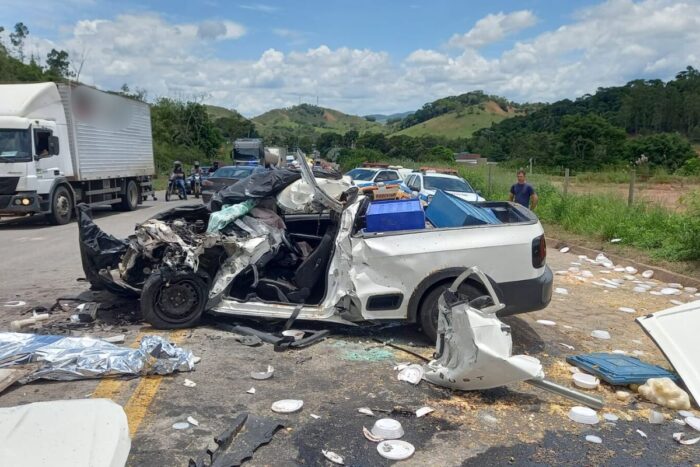 Homem morre em acidente na MGC-265 com colisão frontal 1 Homem morre em acidente na MGC-265 com colisão frontal