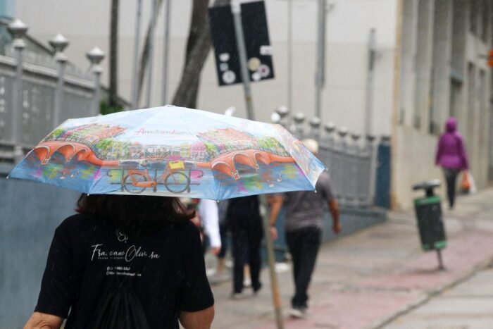 Juiz de Fora segue em alerta de tempestade com risco de inundação e deslizamento de terra 1 Inmet emite dois alertas de chuvas em Juiz de Fora na sexta tempestades