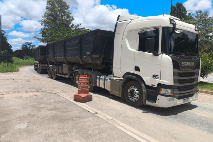 Caminhoneiro é preso por dirigir sob efeito de maconha 1 caminhoneiro sob efeito de maconha