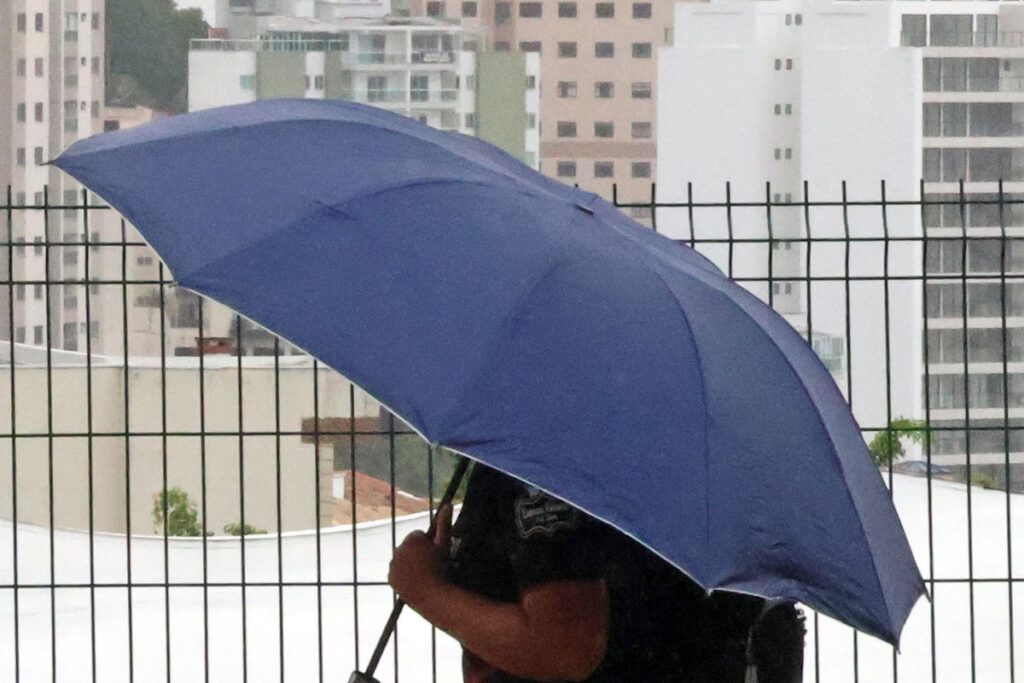 Inmet emite alerta de chuvas de até 100 mm por dia