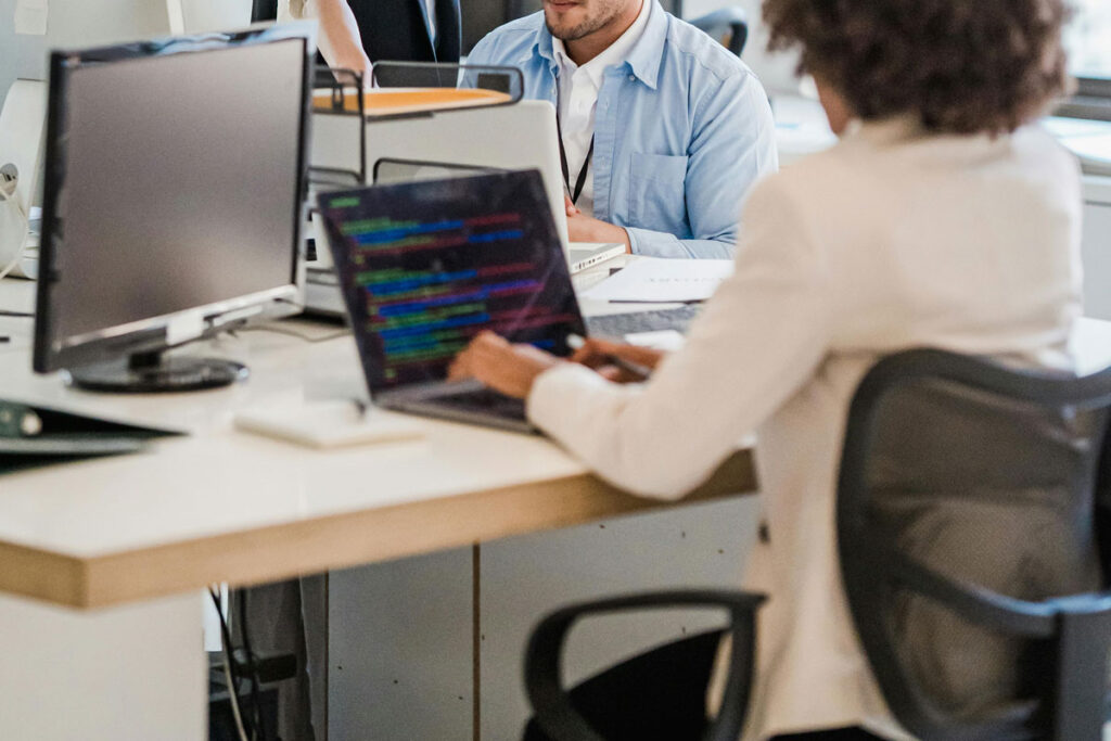 Empresa de tecnologia inaugura sede física em Juiz de Fora e oferece oportunidades em diversas áreas 1 empregos jf pexels