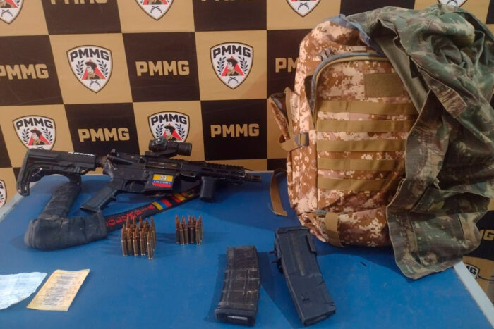 Suspeitos fogem após alvejar homem com disparos de fuzil e trocam tiros com a PM durante perseguição 1 fuzil, carabina e munições