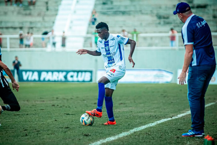 Algoz do Flamengo, haitiano com nome de craque já jogou em clube da região
