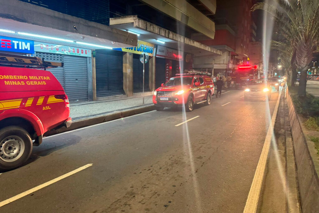 Incêndio atinge padaria na Avenida Rio Branco 1 incendio padaria bombeiros