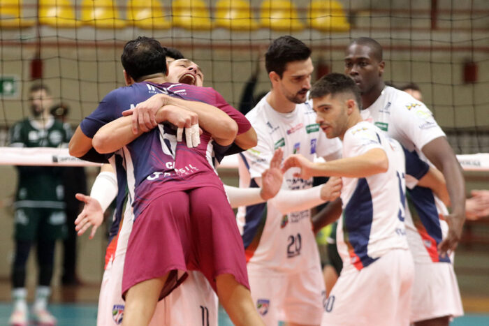 Com baixa no elenco, JF Vôlei tem confronto direto contra São José pela Superliga 1 Com baixa no elenco, JF Vôlei tem confronto direto contra São José pela Superliga