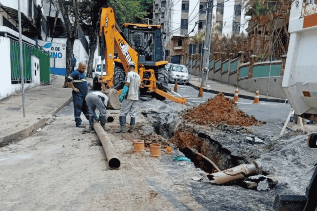 Buraco com vazamento de esgoto é reparado no Centro 2 1200 x 800 3