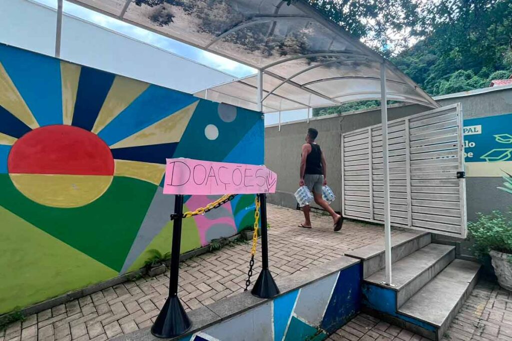 Entre o luto e a solidariedade, escolas acolhem famílias atingidas pelas chuvas 3 Abrigo escolas Fernanda Castilho