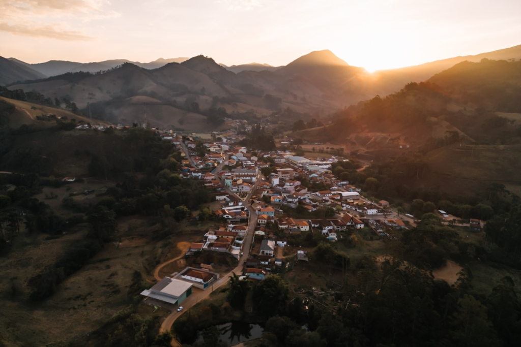 Cidade mineira com 2 mil habitantes abre vagas para todos os níveis de escolaridade com salários de até R$ 5,9 mil 1 concurso-alagoa-minas gerais-