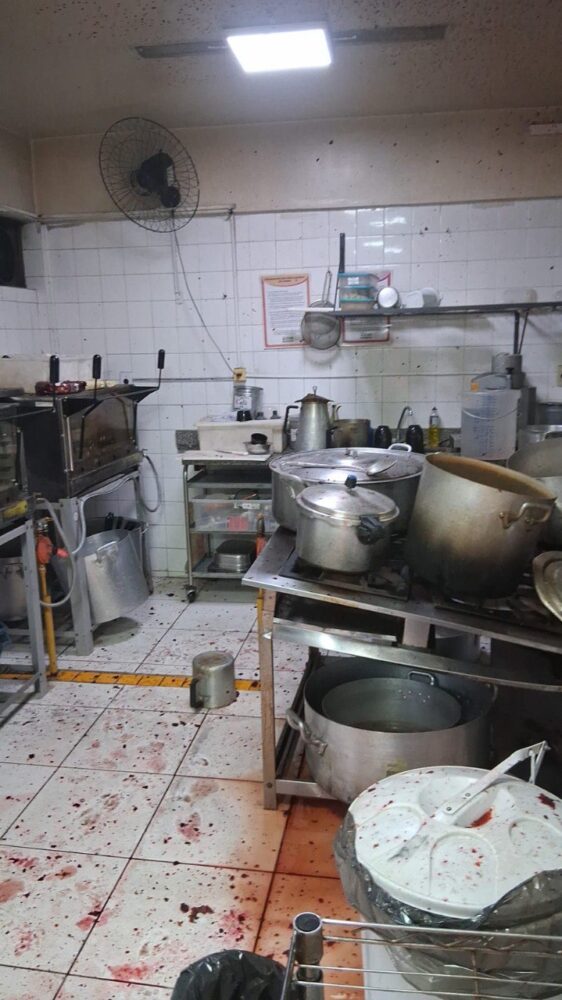 Panela de pressão explode e deixa duas funcionárias feridas em escola municipal 1 Explosao panela de pressao Corpo de Bombeiros 1