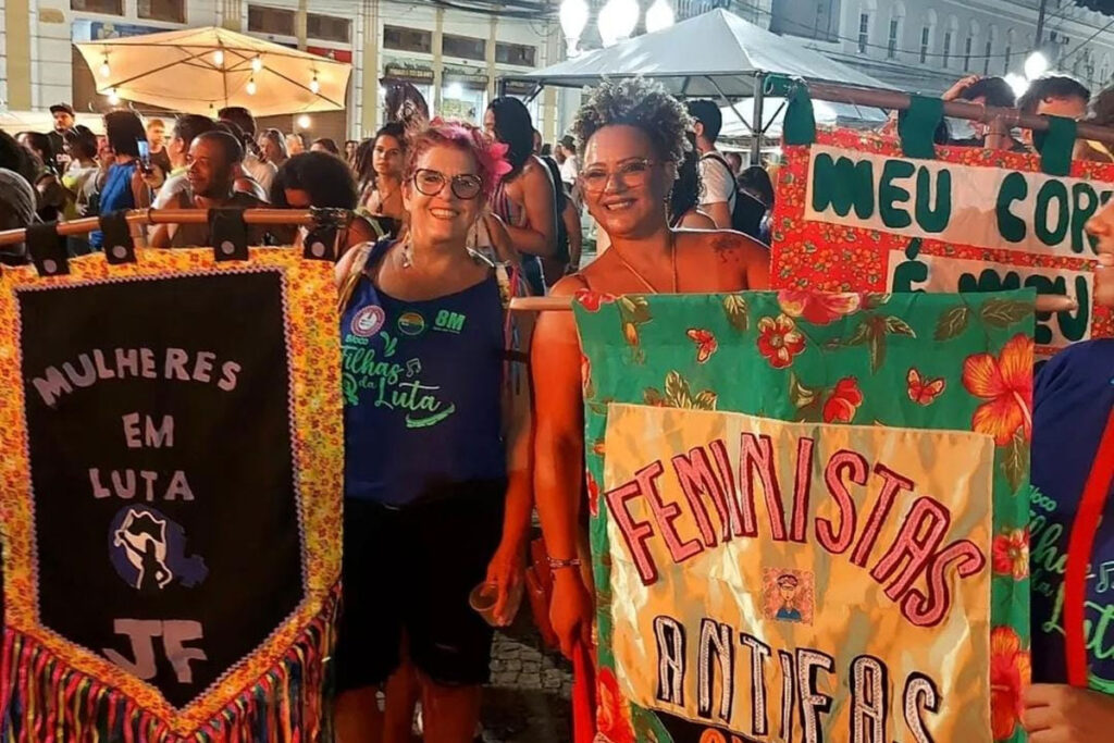Filhas da Luta ocupa o Centro de Juiz de Fora nesta quinta sob o mote 'Mana mina mona move mundo' 2 filhas da luta