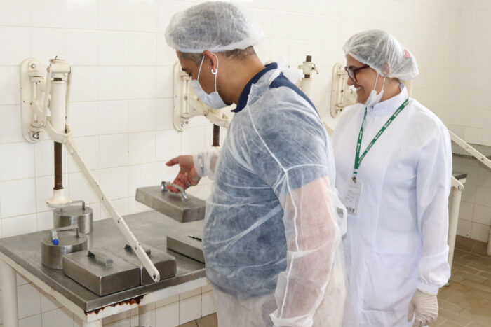 Por dentro do Instituto de Laticínios Cândido Tostes: fábrica-escola apresenta história de inovação 4 INSTITUTO CANDIDO TOSTES FELIPE COURI 2