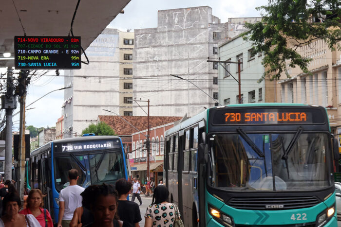 Painel de previsão de tempo de espera dos ônibus é instalado na Av. Getúlio Vargas 1 Painel de previsão de tempo de espera dos ônibus é instalado na Av. Getúlio Vargas
