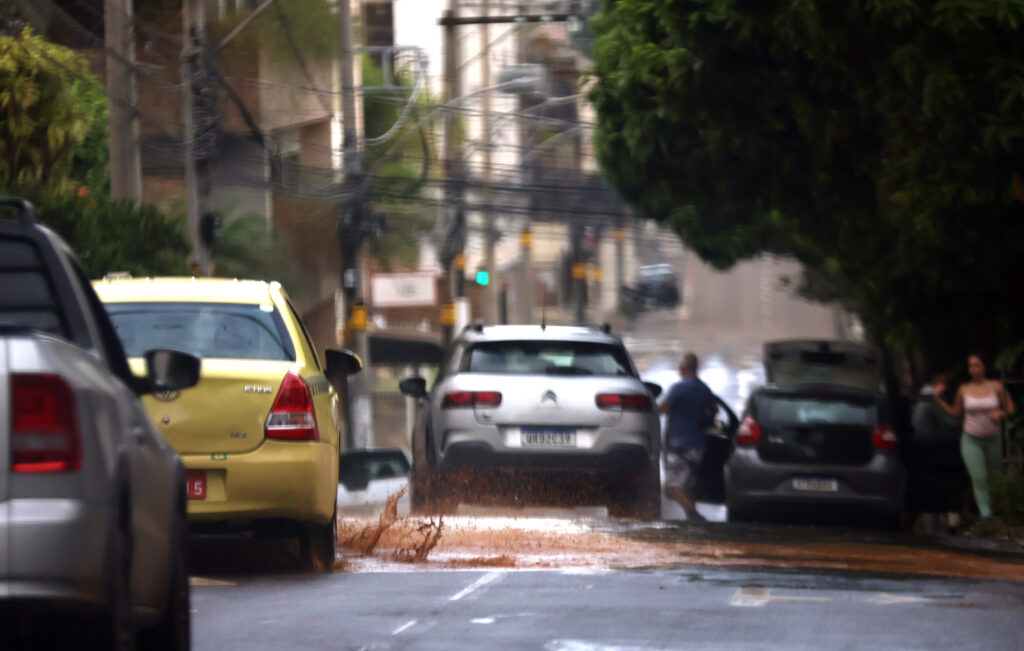 RUA TIRADENTES 02 LEONARDO COSTA.jpg