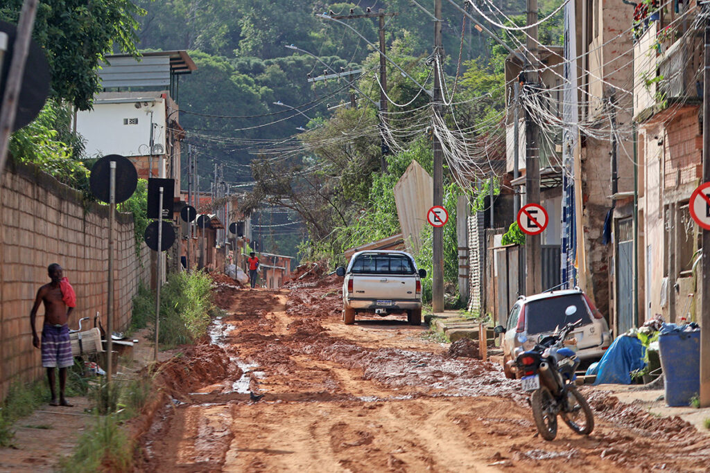 Em coletiva, coordenador da Defesa Civil reforça pedido para população deixar áreas de risco