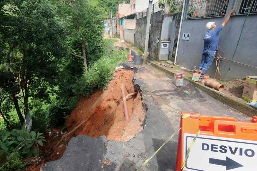 Após temporais, buracos e erosões seguem sem solução e preocupam moradores em Juiz de Fora 6 Após temporais, buracos e erosões seguem sem solução e preocupam moradores em Juiz de Fora