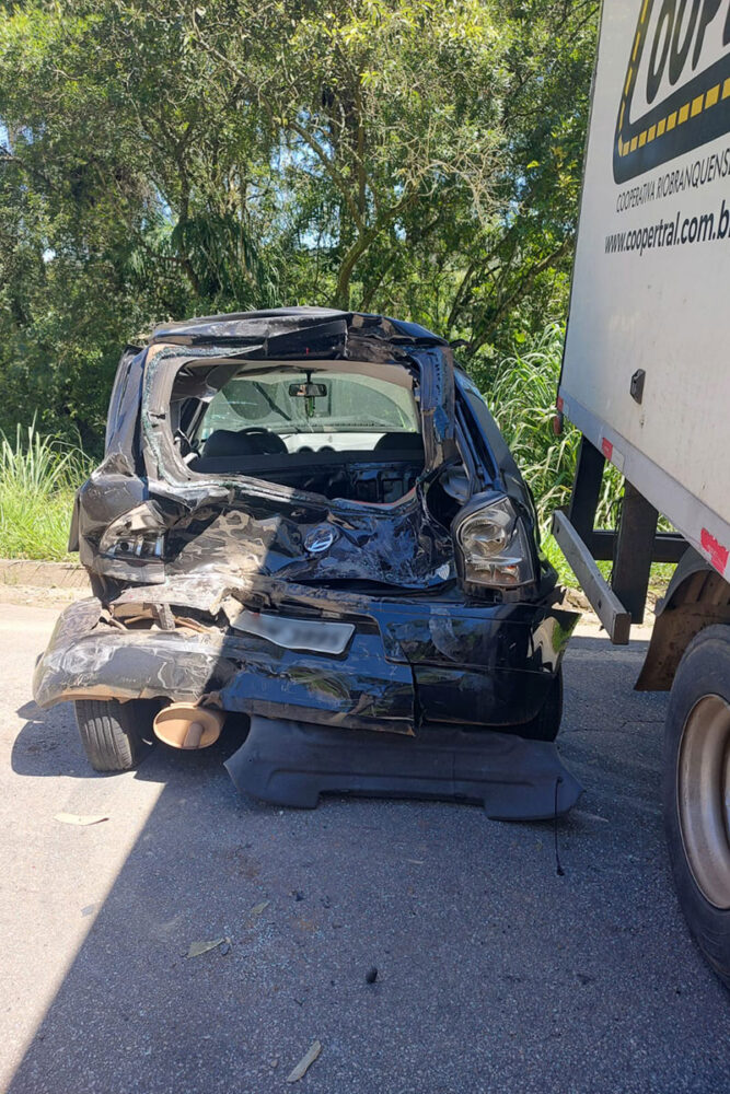 Engavetamento entre quatro veículos deixa dois feridos na MGC-383 em São João del-Rei