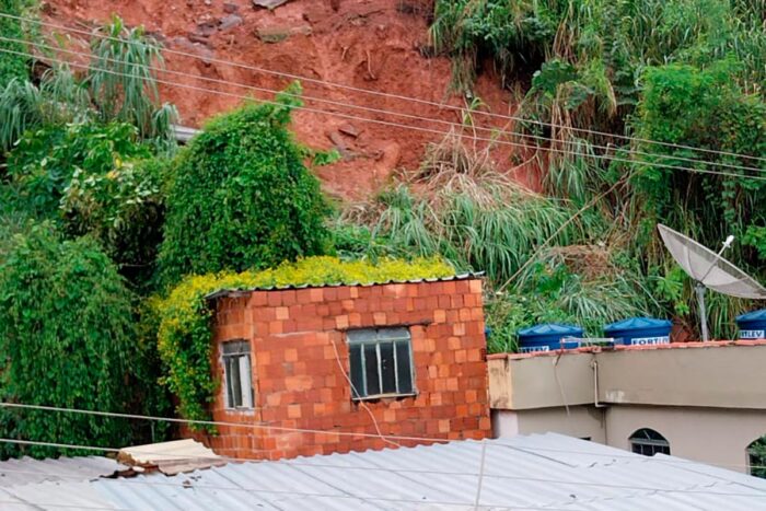 Bairro Nossa Senhora Aparecida: Moradores da Rua São Tarcísio são orientados a deixar suas casas 1 Moradores de rua do Bairro Nossa Senhora Aparecida estão sendo orientados a deixar as suas casa