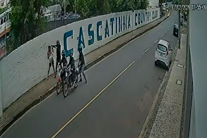 Assalto no Cascatinha: uma pessoa é presa, e Polícia Civil investiga caso com quatro suspeitos 1 Homem é assaltado por quatro pessoas em duas motos no Cascatinha