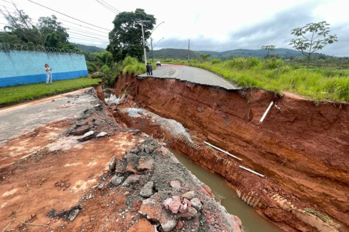 Obras para recomposição do Acesso Norte começam e via deve ser liberada em até três meses 1 Após mais de um mês de interdição, obras para recompor Acesso Norte começam
