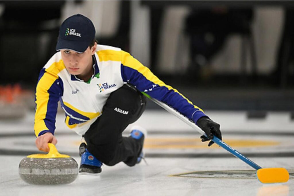Juiz-forano de 16 anos irá disputar o Mundial de Curling pela Seleção Brasileira 2 Juiz-forano de 16 anos irá disputar o Mundial de curling no Canadá