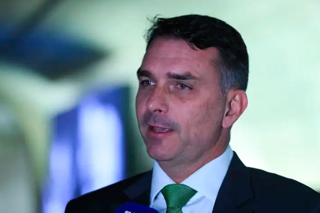 Flávio Bolsonaro vem a Minas tratar da candidatura do PL ao governo 1 flavio bolsonaro foto lula marques