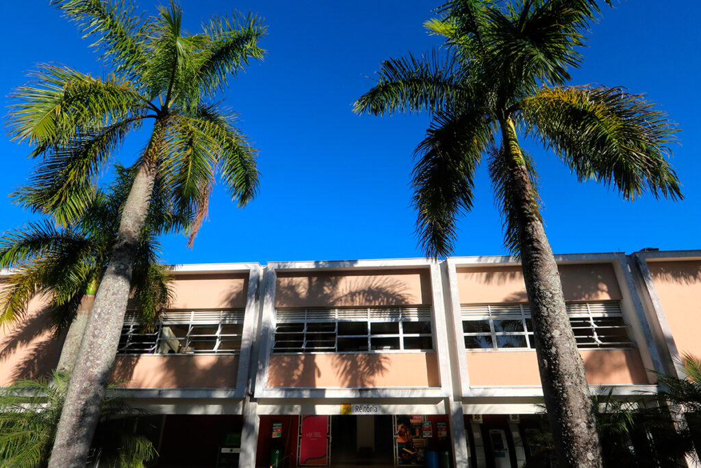 TAEs da UFJF encerram greve após 4 meses
