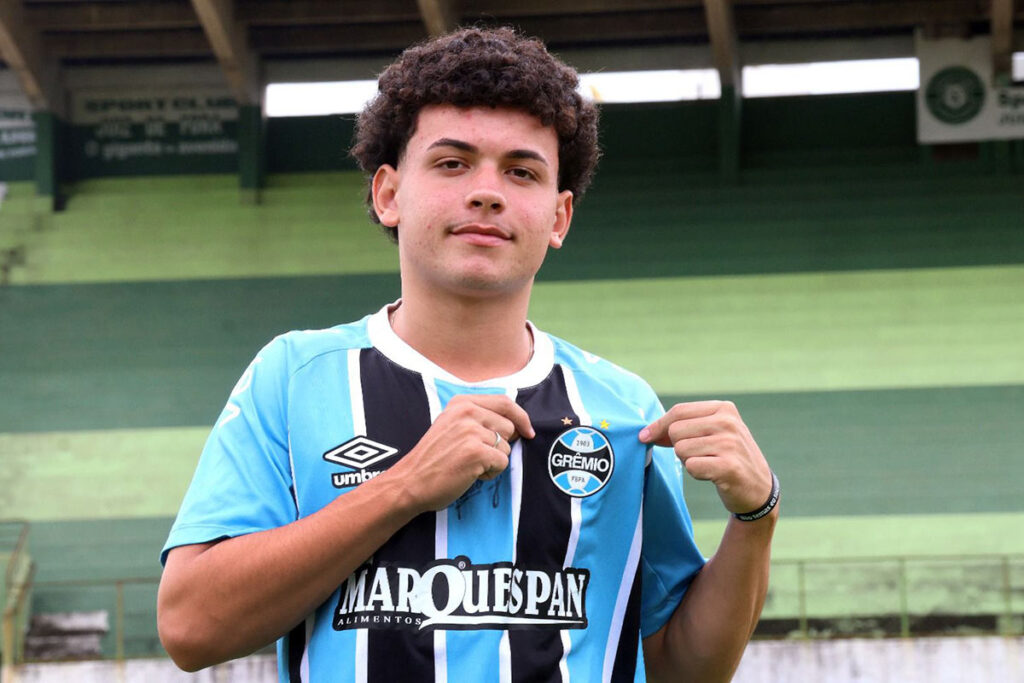 "Filme na cabeça": meio-campista juiz-forano do Grêmio comemora experiência na Seleção Brasileira 6 seleção brasileira grêmio joãozinho