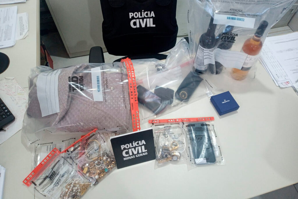 Mulher é identificada por furto de R$ 500 mil em joias na residência onde trabalhava 1 Empregada doméstica é identificada por furto de R$ 500 mil em joias em Barbacena
