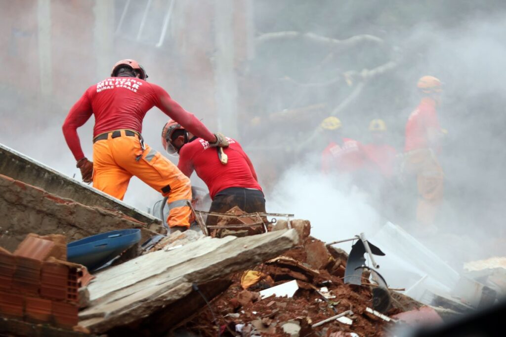 Sobe para 59 o número de mortos após chuvas em Juiz de Fora 1 juiz de fora tragedia