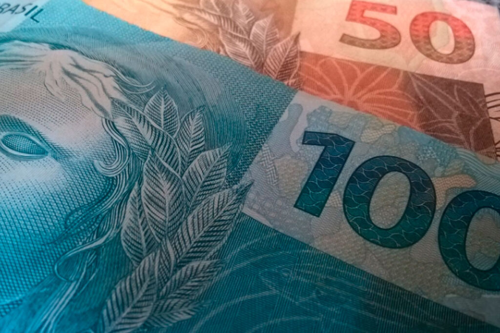 Motorista abastece R$ 100 e deixa posto após pagar com nota falsa 1 nota falsa 100 imagem divulgacao banco central