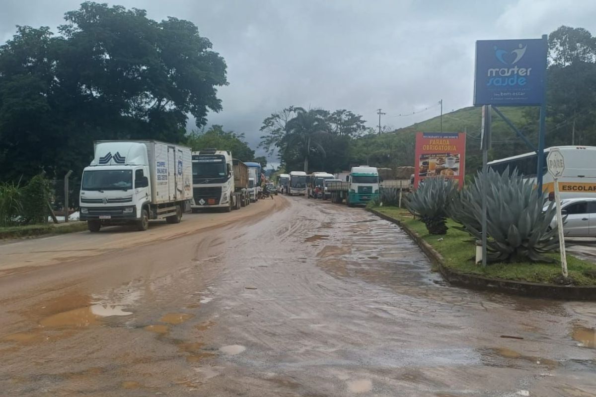rodovia-interditada-bicas-juiz-de-fora