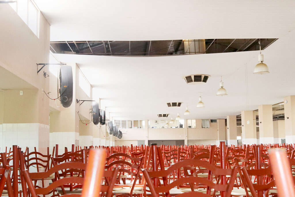 Restaurante Universitário da UFJF é interditado após parte do teto ceder com as chuvas 1 ru ufjf interditado