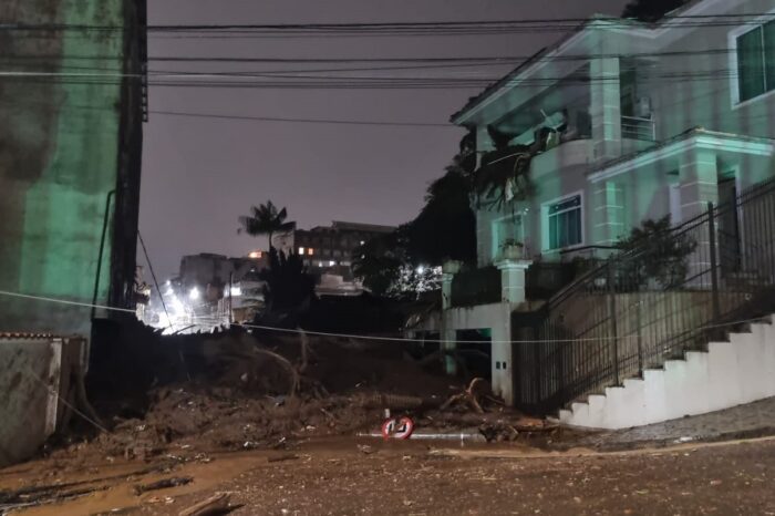 Deslizamento de terra atinge apartamento e casas no Paineiras 1 temporal paineiras foto leonardo costa