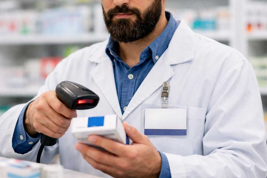 Discriminação estética: vendedor de farmácia que foi obrigado a tirar barba e bigode receberá indenização 1 Discriminação estética: vendedor de farmácia que foi obrigado a tirar barba e bigode receberá indenização